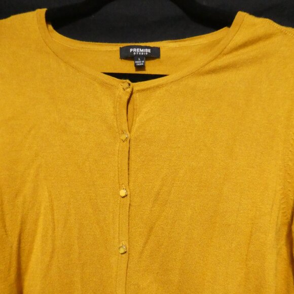 PREMISE STUDIO | large | Knit Lightweight Button Front Sweater - Picture 3 of 16